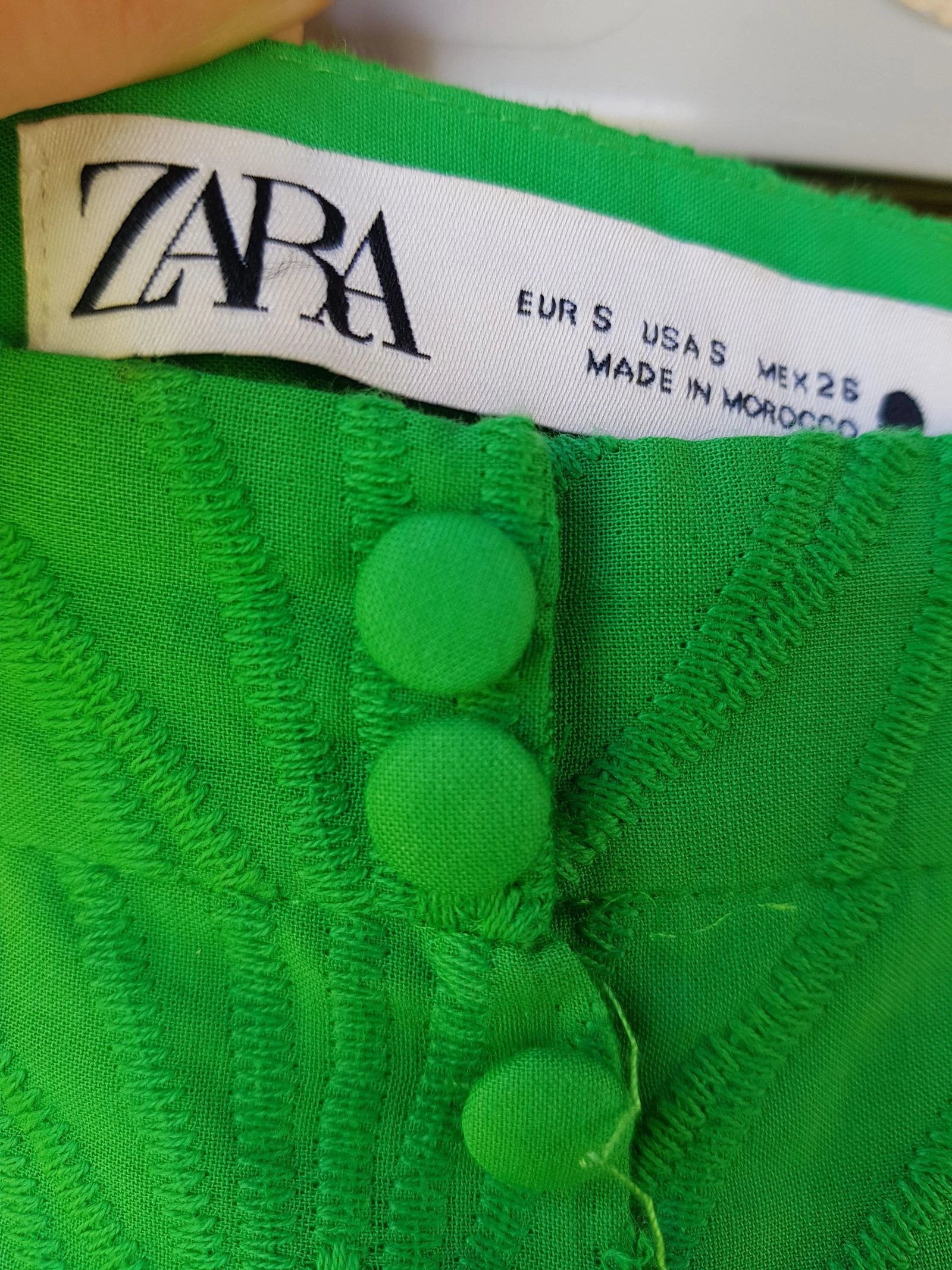 Saia mini verde bordada recortada Zara P – photo 3